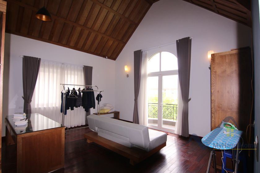 high-quality-furnished-detached-vinhomes-riverside-villa-rental-34
