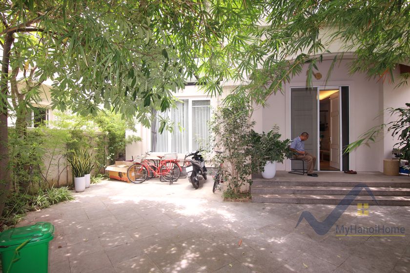 high-quality-furnished-detached-vinhomes-riverside-villa-rental-38