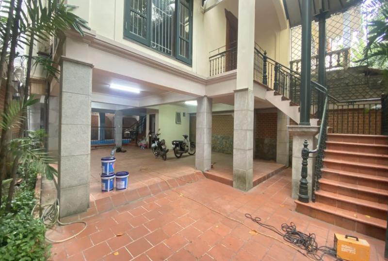 House for rent in Tay Ho with 5 bedrooms, 4 floors