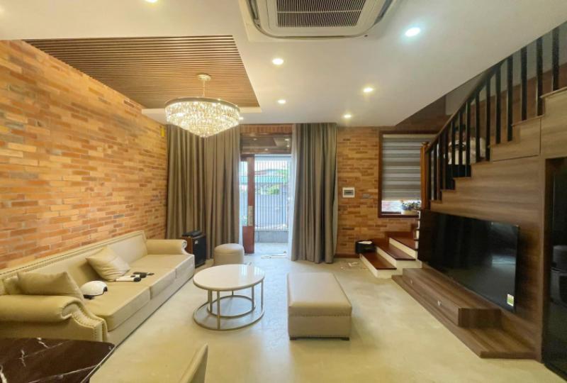 House in Long Bien for rent on Ngoc Thuy street