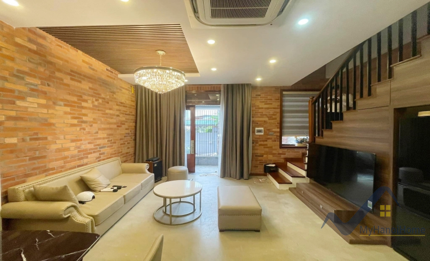 house-in-long-bien-for-rent-on-ngoc-thuy-street-2