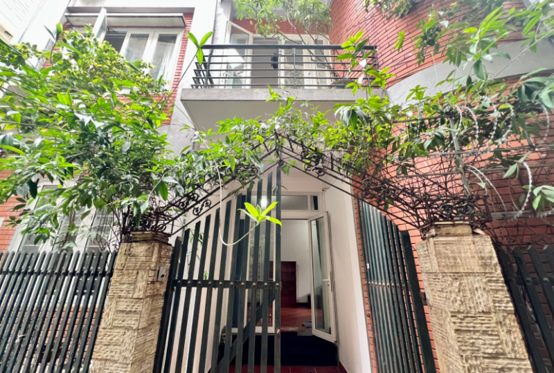 House in Tay Ho for rent with a big terrace and offer 3bed