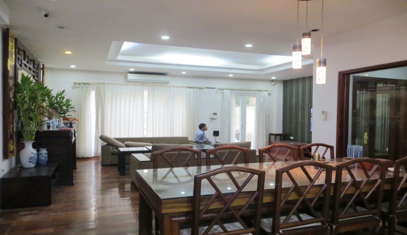 house-with-4-bedrooms-in-tay-ho-for-rent-nghi-tam-11