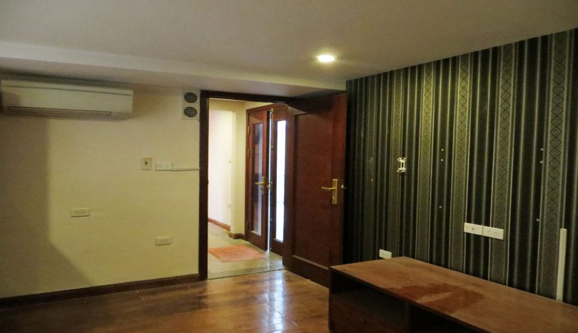 house-with-4-bedrooms-in-tay-ho-for-rent-nghi-tam-19