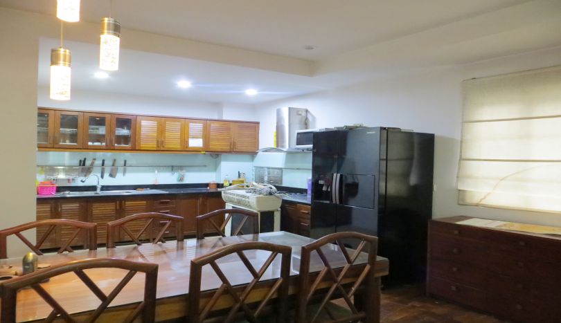 house-with-4-bedrooms-in-tay-ho-for-rent-nghi-tam-9