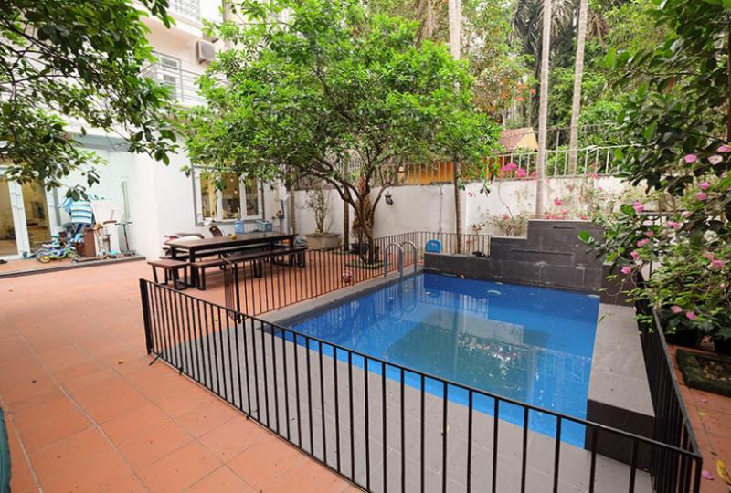 Huge garden Tay Ho villa for rent with partly furnished