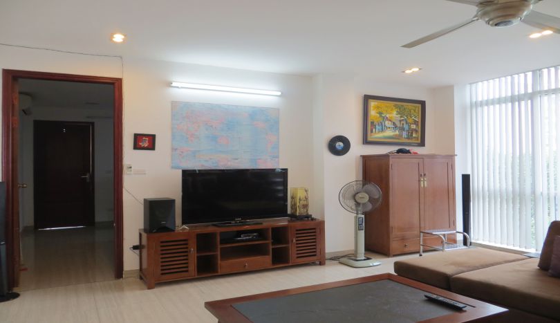 impressive-terrace-3-bedroom-penthouse-for-rent-in-tay-ho-1