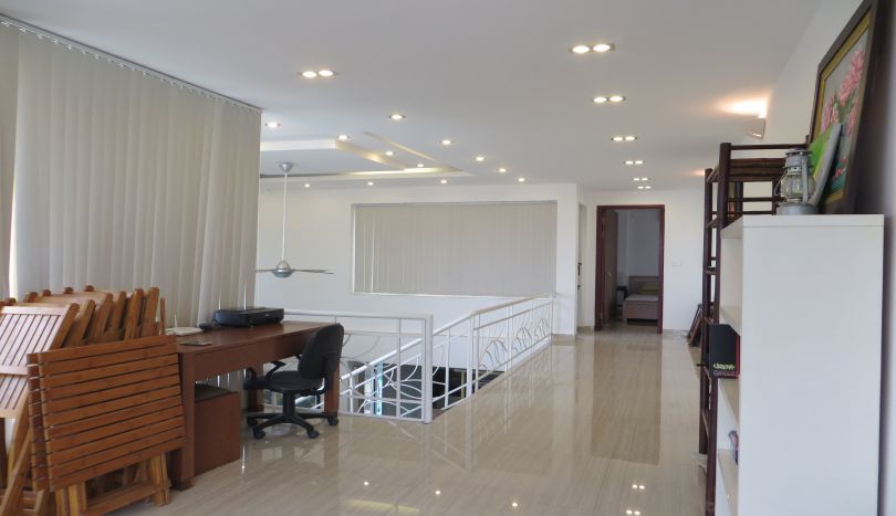 impressive-terrace-3-bedroom-penthouse-for-rent-in-tay-ho-17