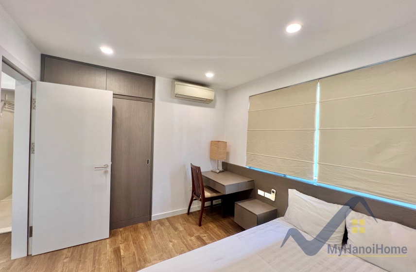 lake-view-02-bedroom-apartment-for-rent-in-tay-ho-wooden-floor-11