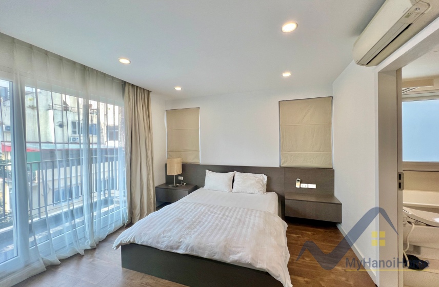 lake-view-02-bedroom-apartment-for-rent-in-tay-ho-wooden-floor-6