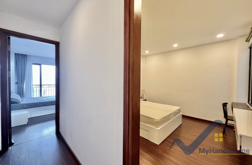 lake-view-2bed-apartment-on-vu-mien-street-yen-phu-for-rent-5