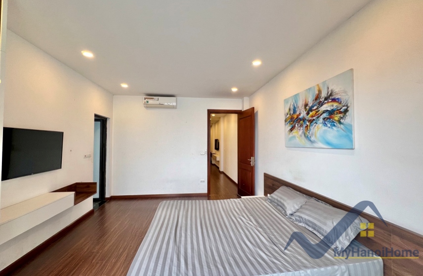 lake-view-2bed-apartment-on-vu-mien-street-yen-phu-for-rent-9