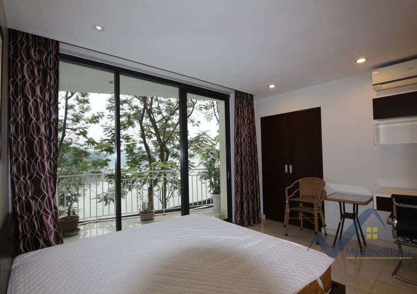 lake-view-renting-a-studio-apartment-in-truc-bach-hanoi-4