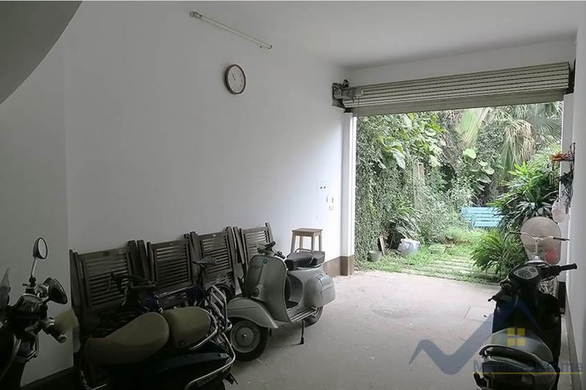 large-garden-house-in-tay-ho-for-rent-3-bedrooms-4