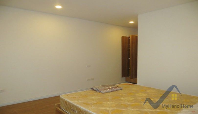 mipec-riverside-2-bedroom-apartment-to-rent-with-lake-view-23