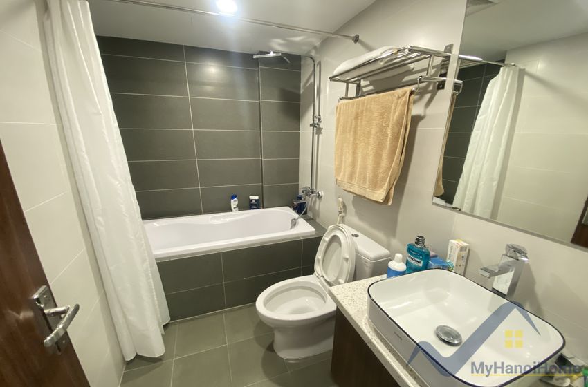 modern-apartment-for-rent-truc-bach-01bed-01bathtub-5