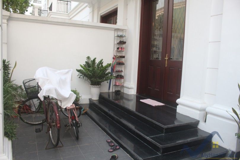 modern-furnished-3-bed-house-in-vinhomes-harmony-hanoi-for-rent-1
