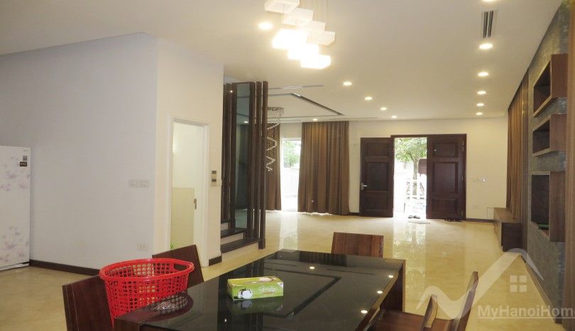 modern-semi-detached-villa-for-rent-in-vinhomes-riverside-4-bedrooms-30