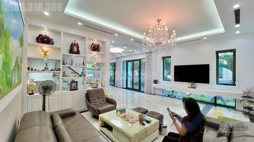 modern-villa-in-vinhomes-riverside-for-rent-3bed-near-bis-1