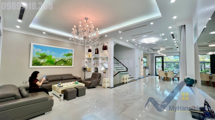 modern-villa-in-vinhomes-riverside-for-rent-3bed-near-bis-2