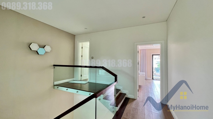 modern-villa-in-vinhomes-riverside-for-rent-3bed-near-bis-22