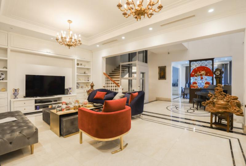 Modern Vinhomes Riverside Hanoi villa for rent with elevator 4beds