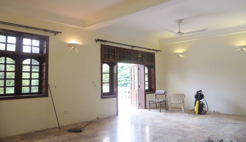 new-paint-4-bedroom-house-to-rent-in-tay-ho-car-access-14