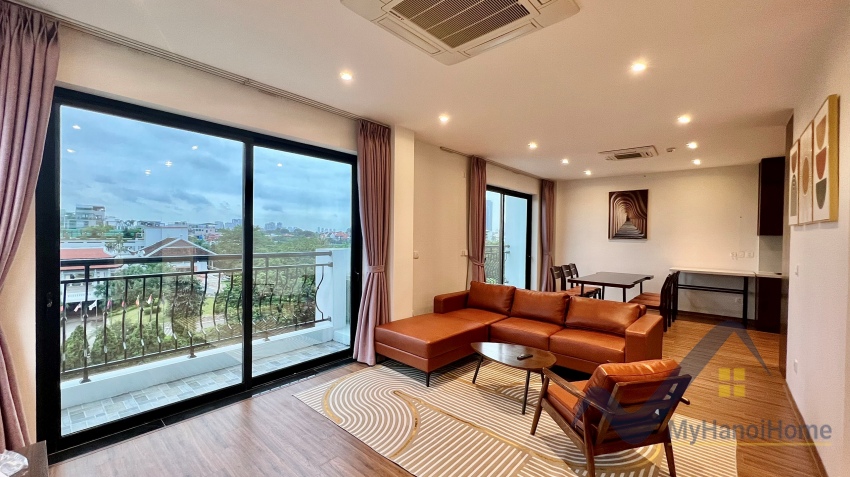 nice-view-2bed-apartment-for-rent-in-tay-ho-located-on-tu-hoa-street-2
