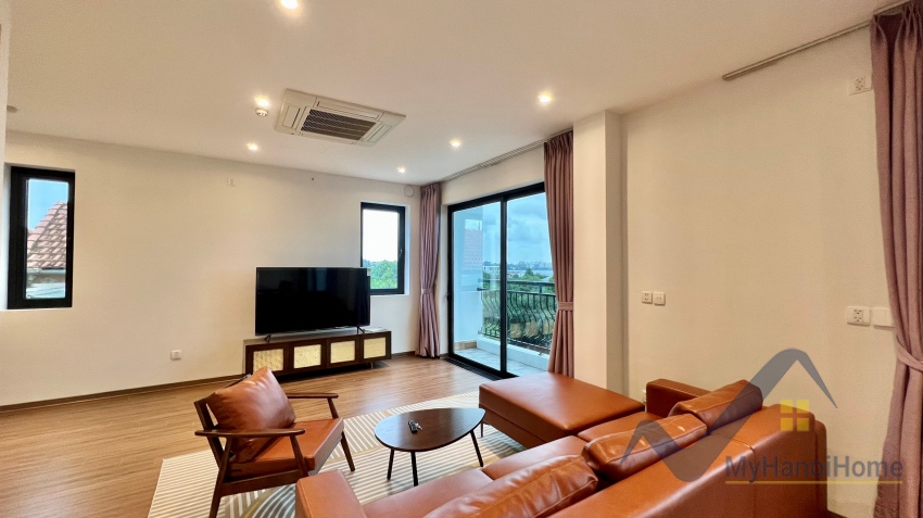 nice-view-2bed-apartment-for-rent-in-tay-ho-located-on-tu-hoa-street-6