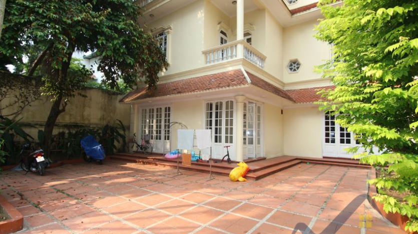 outdoor-swimming-pool-villa-for-rent-in-tay-ho-hanoi-2