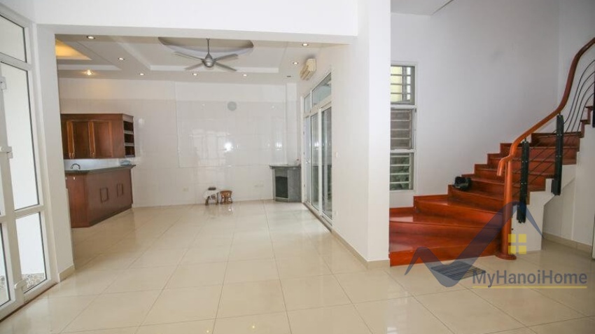 partly-furnished-house-in-tay-ho-for-rent-on-dang-thai-mai-7