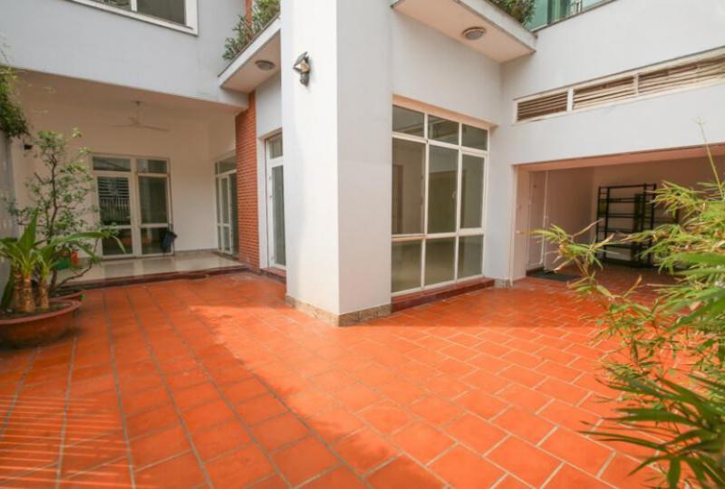 Partly furnished house in Tay Ho for rent on Dang Thai Mai