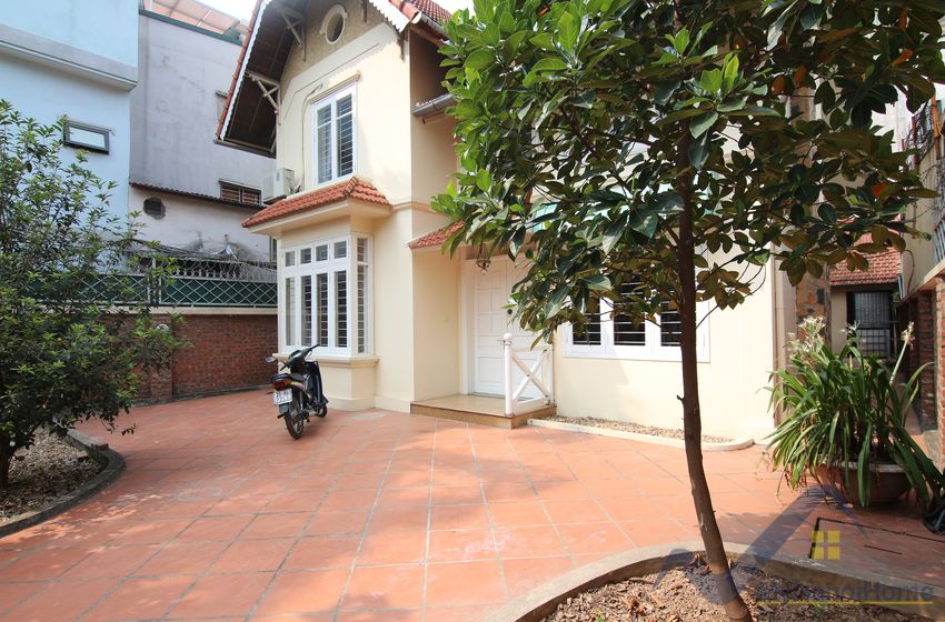 partly-furnished-tay-ho-house-rental-dang-thai-mai-street-3beds-2