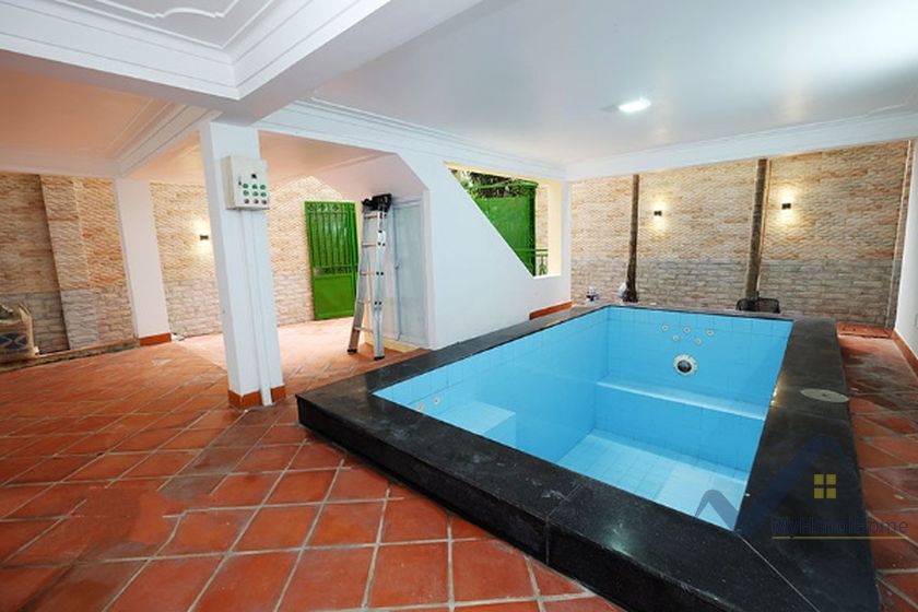 private-pool-4-bedroom-terraced-house-to-rent-in-tay-ho-2