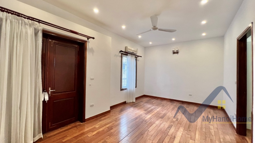 refurbished-4-bedroom-house-in-tay-ho-for-rent-large-yard-34