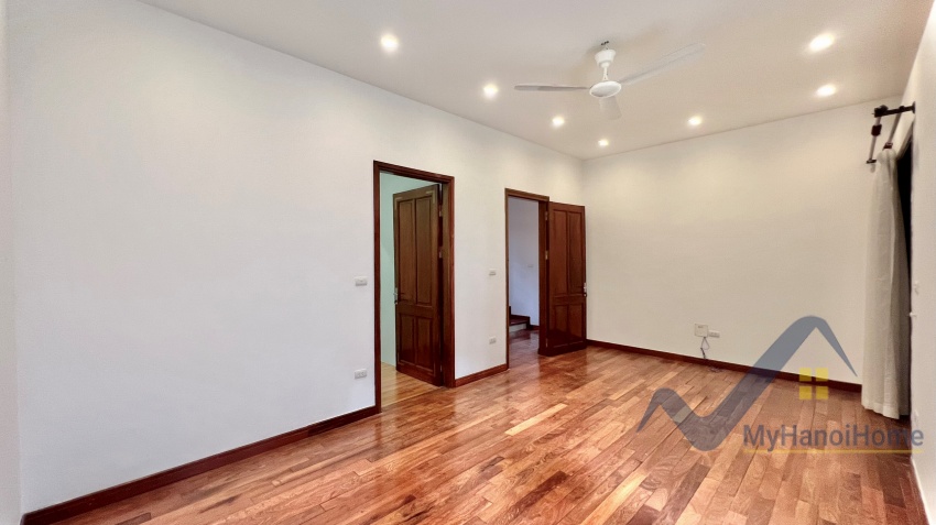 refurbished-4-bedroom-house-in-tay-ho-for-rent-large-yard-35