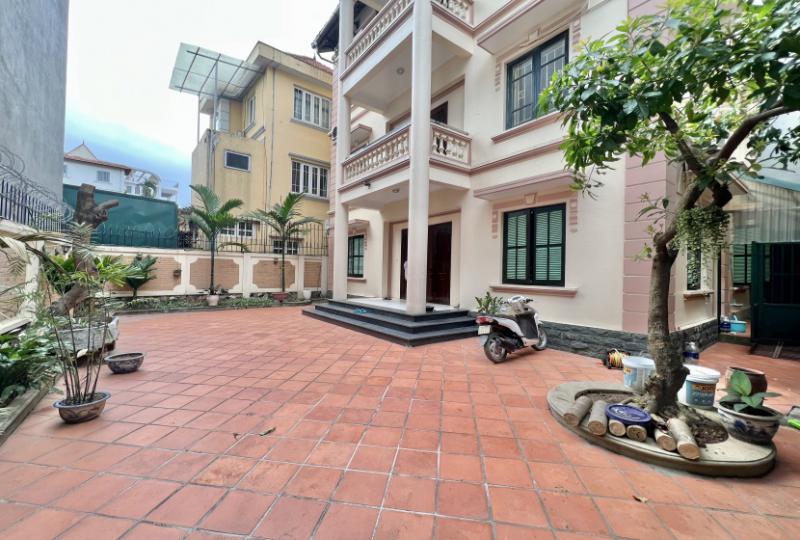 Refurbished 4 bedroom house in Tay Ho for rent large yard