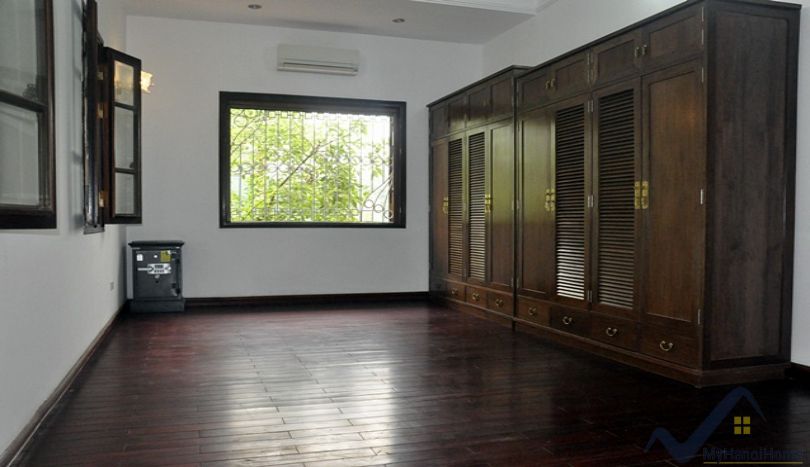 refurnished-5-bedroom-house-in-tay-ho-with-furnished-250m2-10