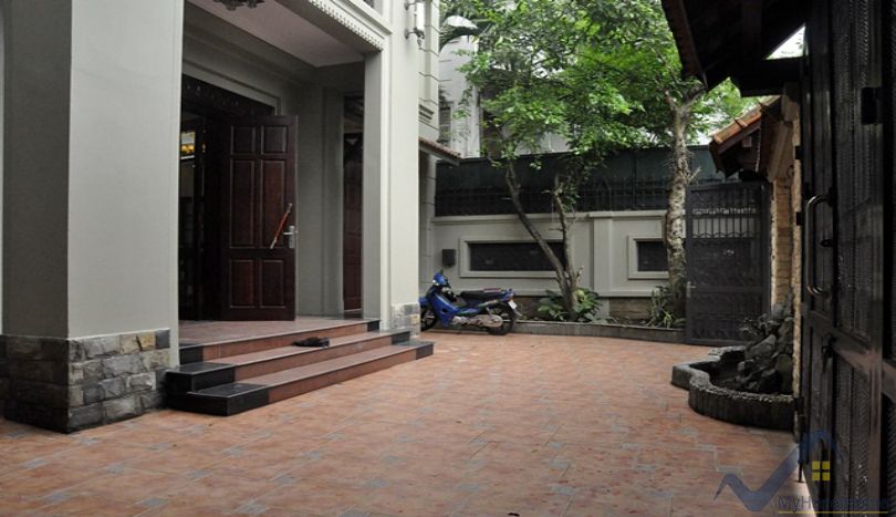 refurnished-5-bedroom-house-in-tay-ho-with-furnished-250m2-29