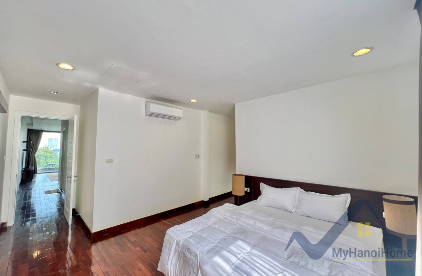 rent-2-bedroom-apartment-in-tay-ho-on-quang-khanh-str-lake-view-13