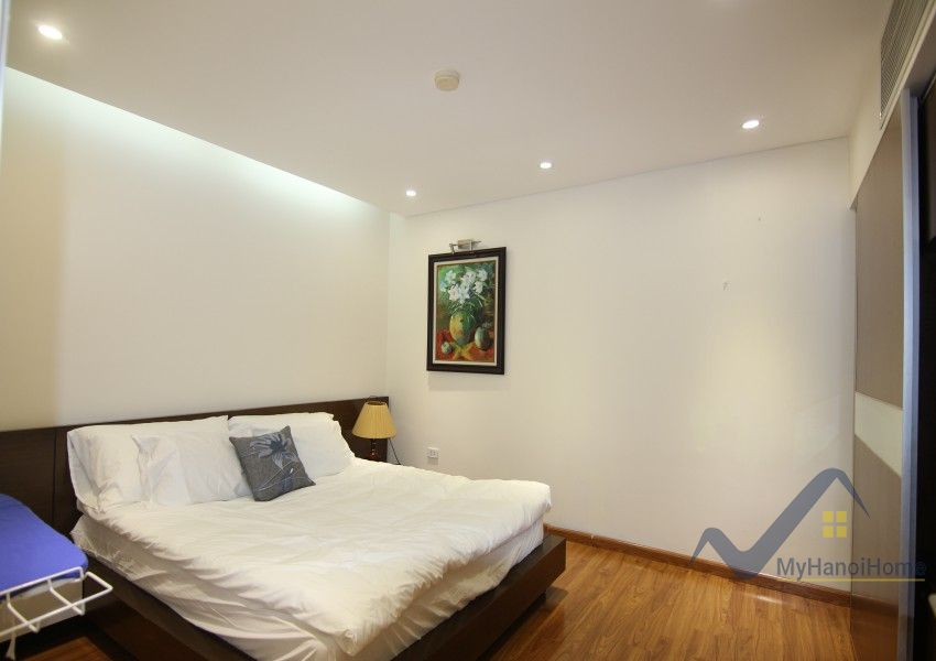 rent-2-bedroom-apartment-in-truc-bach-hanoi-with-balcony-22
