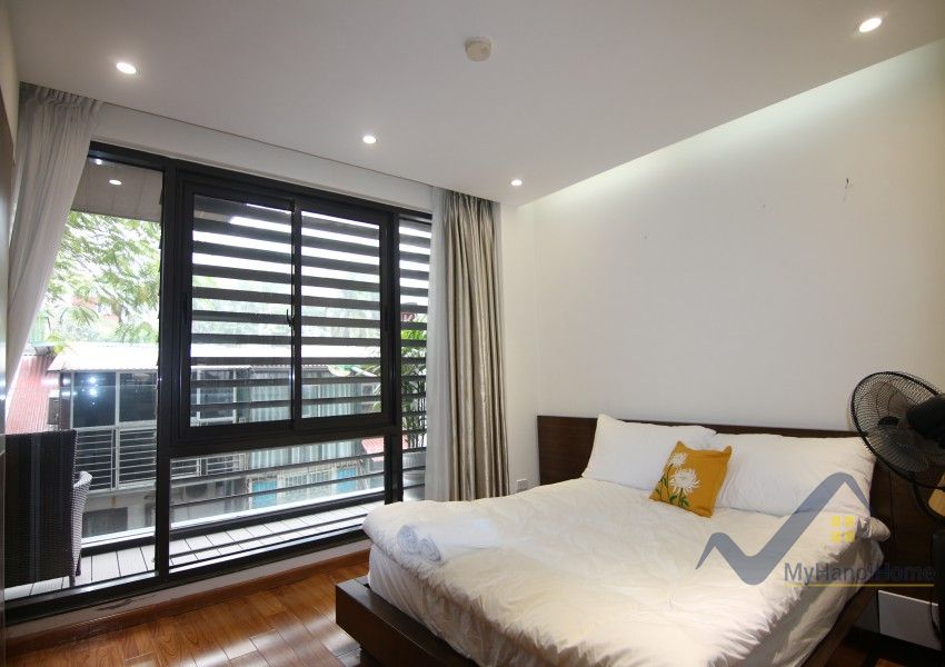 rent-2-bedroom-apartment-in-truc-bach-hanoi-with-balcony-24
