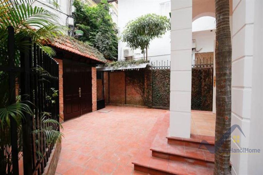 rent-french-colonial-house-in-tay-ho-on-to-ngoc-van-4