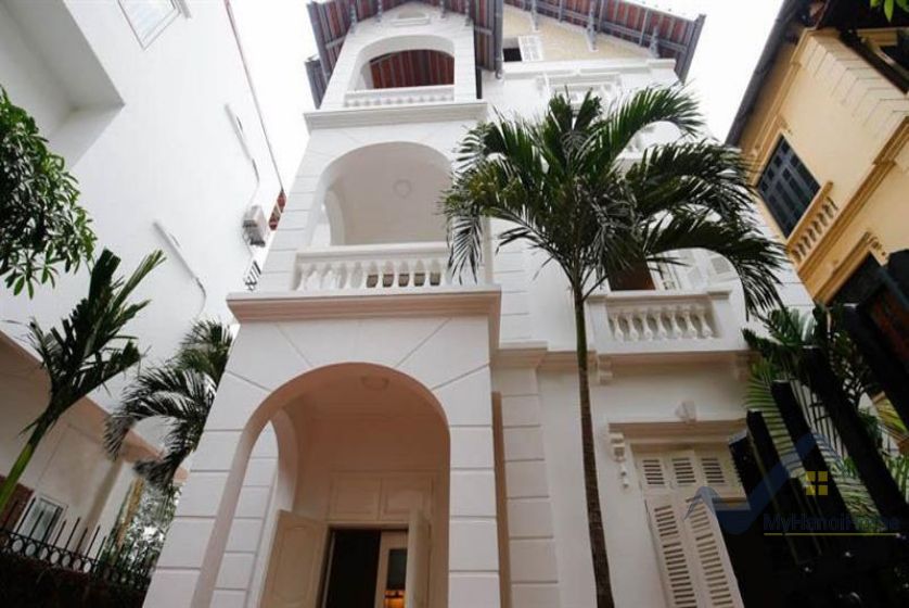 rent-french-colonial-house-in-tay-ho-on-to-ngoc-van-5