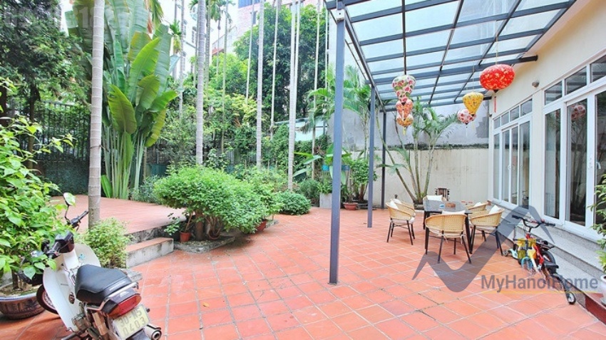 rent-house-in-tay-ho-hanoi-on-dang-thai-mai-str-with-big-garden-3