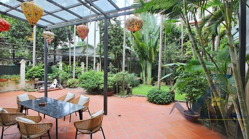 rent-house-in-tay-ho-hanoi-on-dang-thai-mai-str-with-big-garden-4