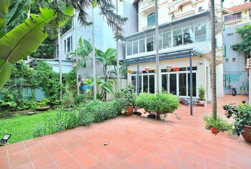 Rent house in Tay Ho Hanoi on Dang Thai Mai str with big garden