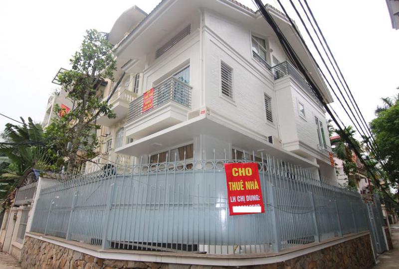 Rent partly furnished Tay Ho house with 4 bedrooms