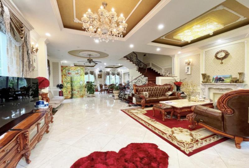 Rental villa in Vinhomes Riverside Hanoi with furnished 5bed