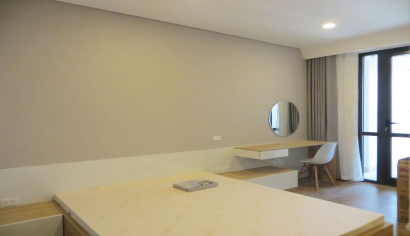 river-view-fully-furnished-2-bedroom-apartment-rental-in-mipec-riverside-10